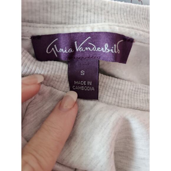 Gloria Vanderbilt embroidered Gray Womens Floral Sweatshirt Small S‎ - Picture 2 of 3